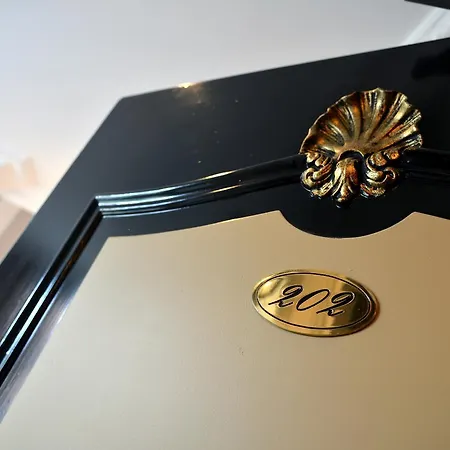 Les מלון הולגאט